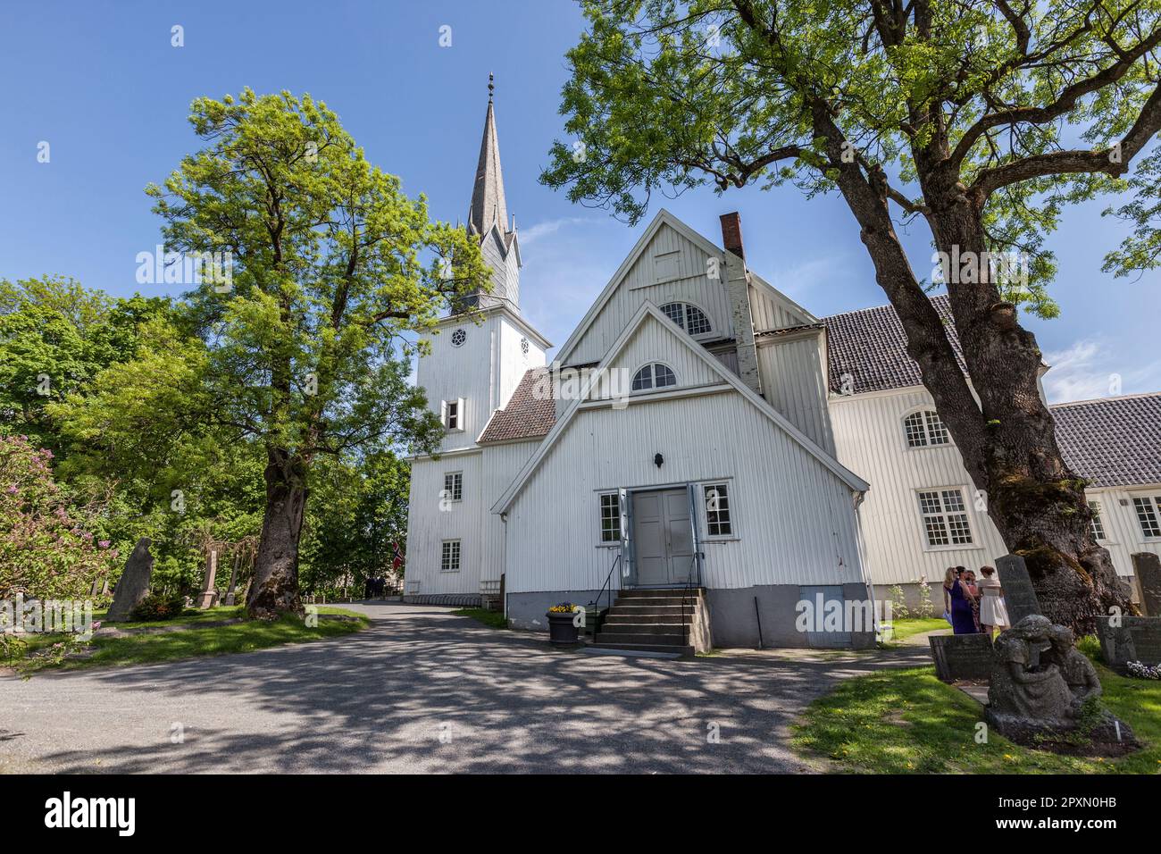 Sandar Church Kirke ab 1792 Uhr im Peter Castbergs Gate. Louis XV-Stil an der Stelle der mittelalterlichen Kirche aus dem 13. Jahrhundert. Sandefjord, Norwegen. Stockfoto