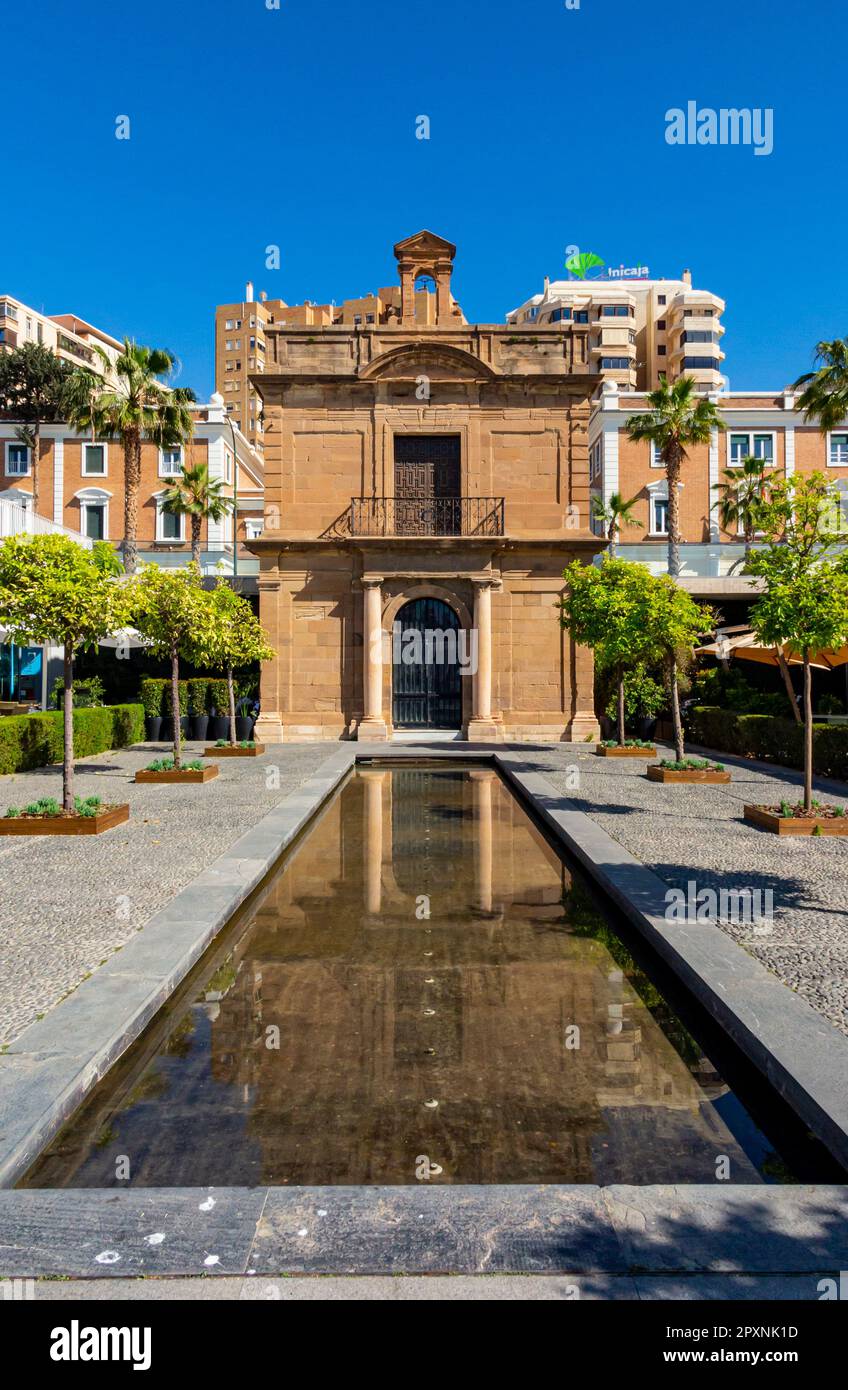 Traditionelle spanische Architektur im Hafengebiet von Malaga, einer wichtigen Stadt in der Provinz Malaga, Andalusien, Südspanien. Stockfoto