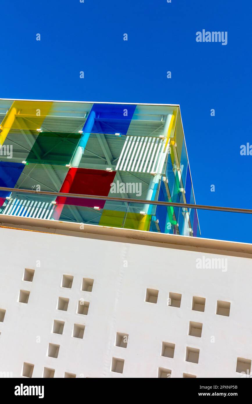 Das Pompidou Centre in El Cubo Malaga Andalucia Spanien ist eine Galerie und ein Kunstzentrum, entworfen von Javier Pérez de la Fuente und Juan Antonio Marín Malavé. Stockfoto