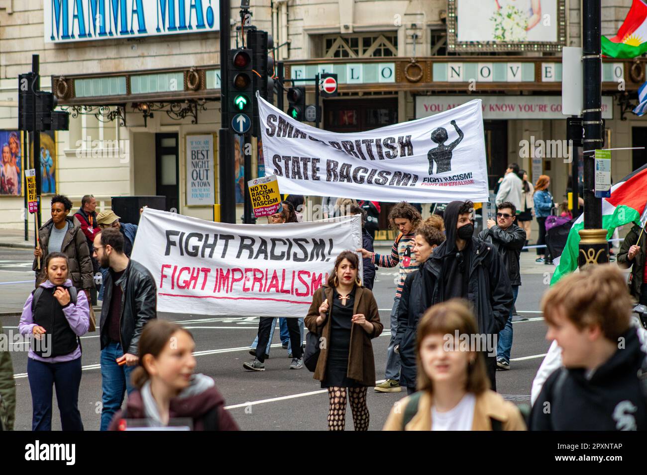 London, Vereinigtes Königreich - Mai 1. 2023: Arbeitnehmer und Unterstützer der Union marschieren zur Unterstützung des Maitags, auch als Internationaler Tag der Arbeitnehmer bekannt. Stockfoto