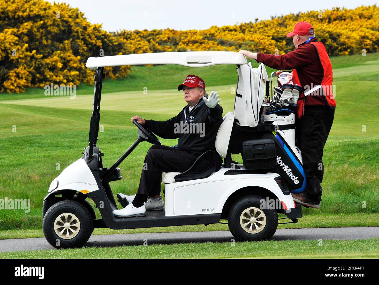 Turnberry, Ayrshire, Schottland, Großbritannien. 2. Mai 2023. Ex-Präsident Donald Trump besucht Trump Turnberry für eine Runde Golf am 02. Dezember 05/23. Gutschrift: CDG/Alamy Live News Stockfoto