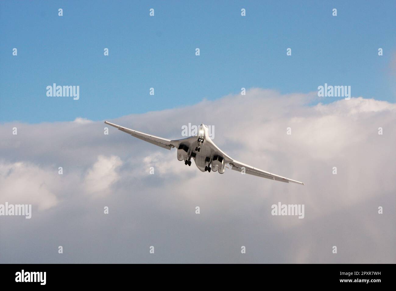 Tupolev Tu-160 ist ein Überschallflugkörper mit variabler Tragfläche, der vom Tupolev Design Bureau entworfen wurde Stockfoto