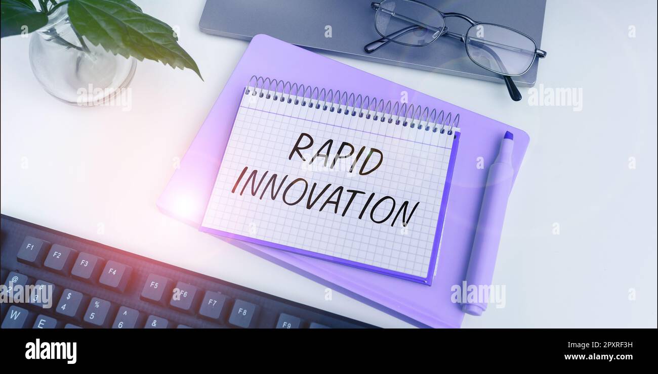 Inspiration mit Zeichen Rapid Innovation, Geschäftskonzept, das charakteristisch für eine Website ist, die Suchmaschinenalgorithmen verwendet Stockfoto