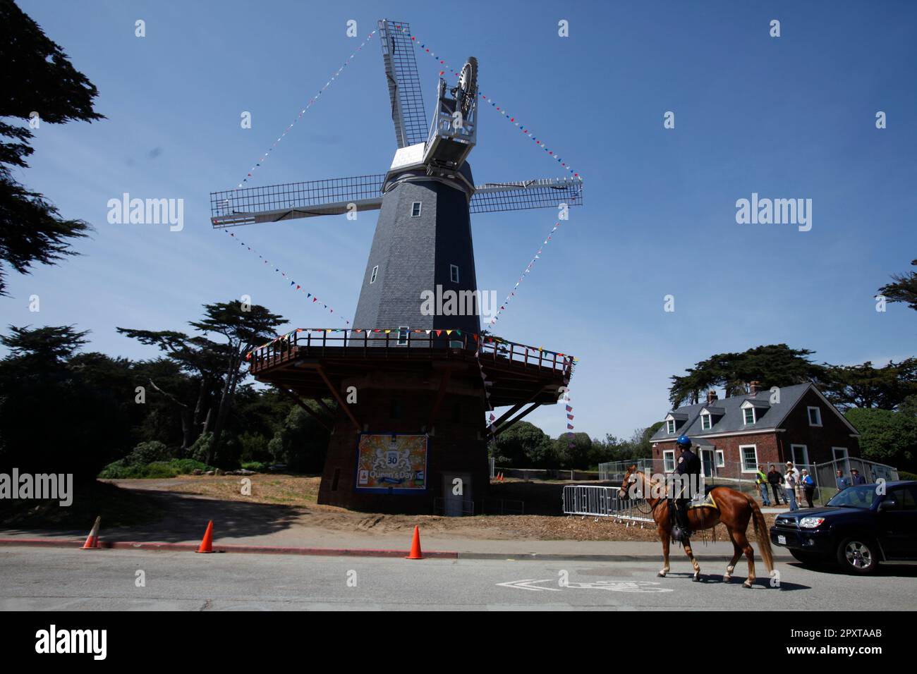 The Dutch windmill is seen on Friday, April 27, 2012 in San Francisco, Calif. The Queen's Day 2012 festival will be held on April 28th near the Dutch Windmill in Golden Gate Park. (Lea Suzuki/San Francisco Chronicle via AP) Stockfoto