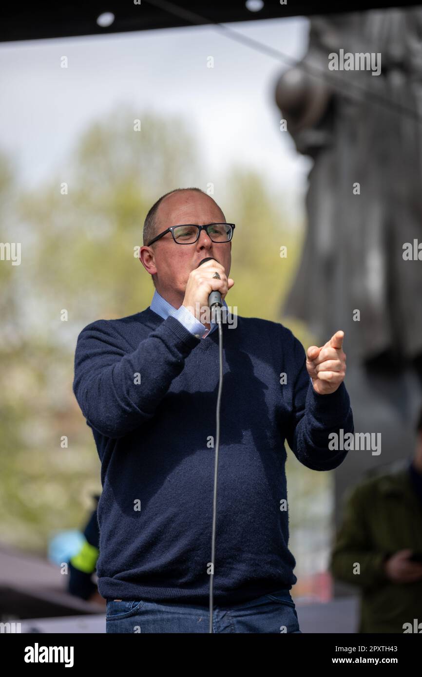 London, Großbritannien. 02. Mai 2023. London 2. Mai 2023 Protestkundgebung der National Education Union in Whitehall London UK Paul Nowak Präsident des TUC Credit: Ian Davidson/Alamy Live News Stockfoto