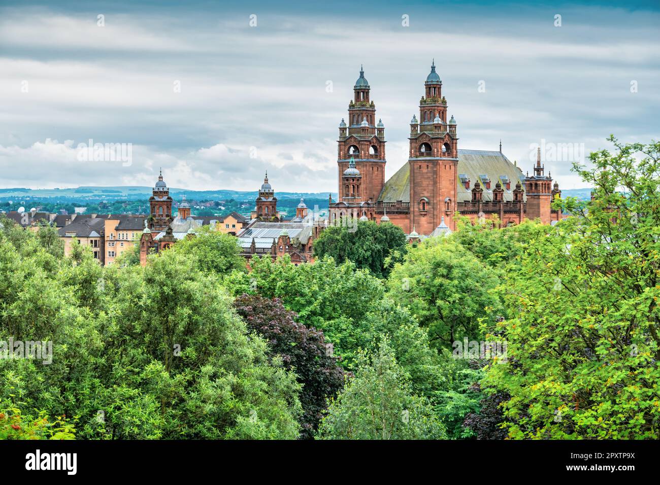 Kelvingrove Park und das Kelvingrove Museum in Glasgow, Schottland. Stockfoto