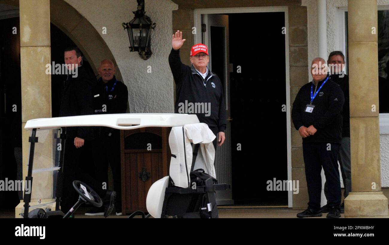 Turnberry, Ayrshire, Schottland, Großbritannien. 2. Mai 2023. Ex-Präsident Donald Trump bei Trump Turnberry, Ayrshire auf 020523 Credit: CDG/Alamy Live News Stockfoto