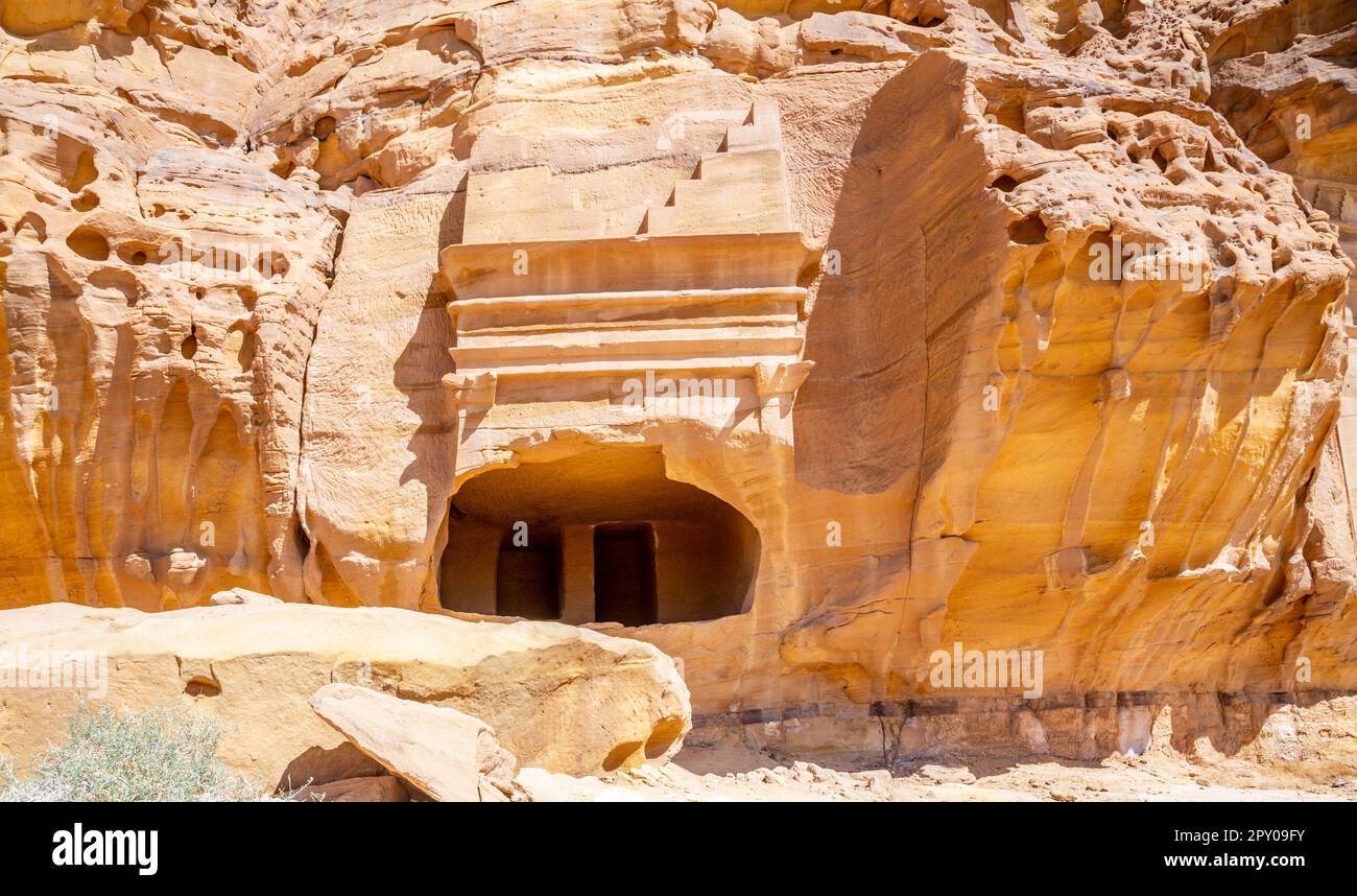 In Stein gemeißelte Gräber von Jabal al ahmar, Madain Saleh, Al Ula, Saudi-Arabien Stockfoto