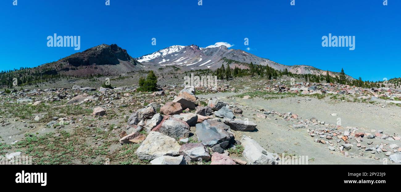 Mount Shasta in Nordkalifornien an einem wunderschönen Sommertag Stockfoto