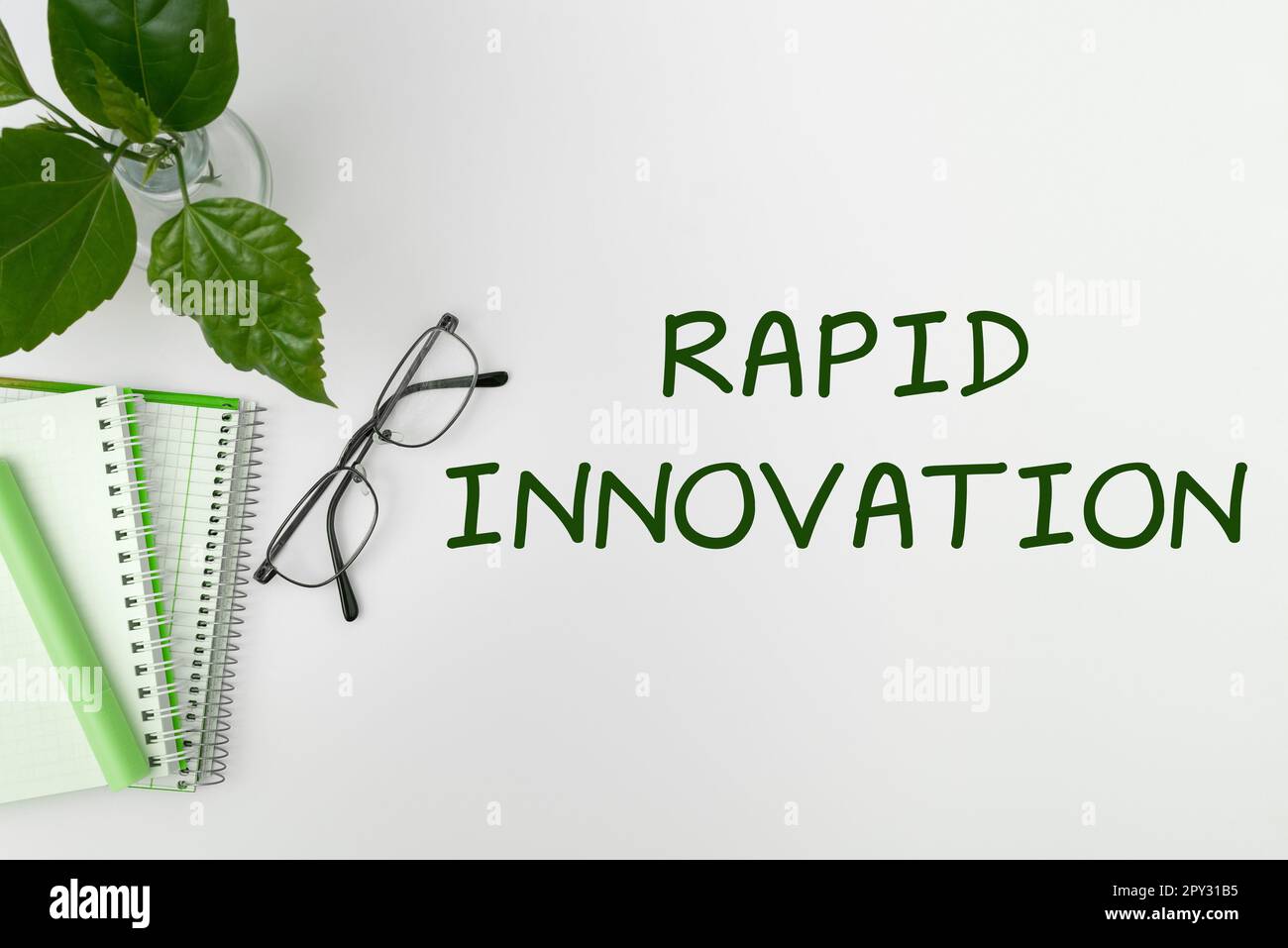 Konzeptionelle Überschrift Schnelle Innovation, Geschäftsübersicht charakteristisch für eine Website, die Suchmaschinenalgorithmen verwendet Stockfoto