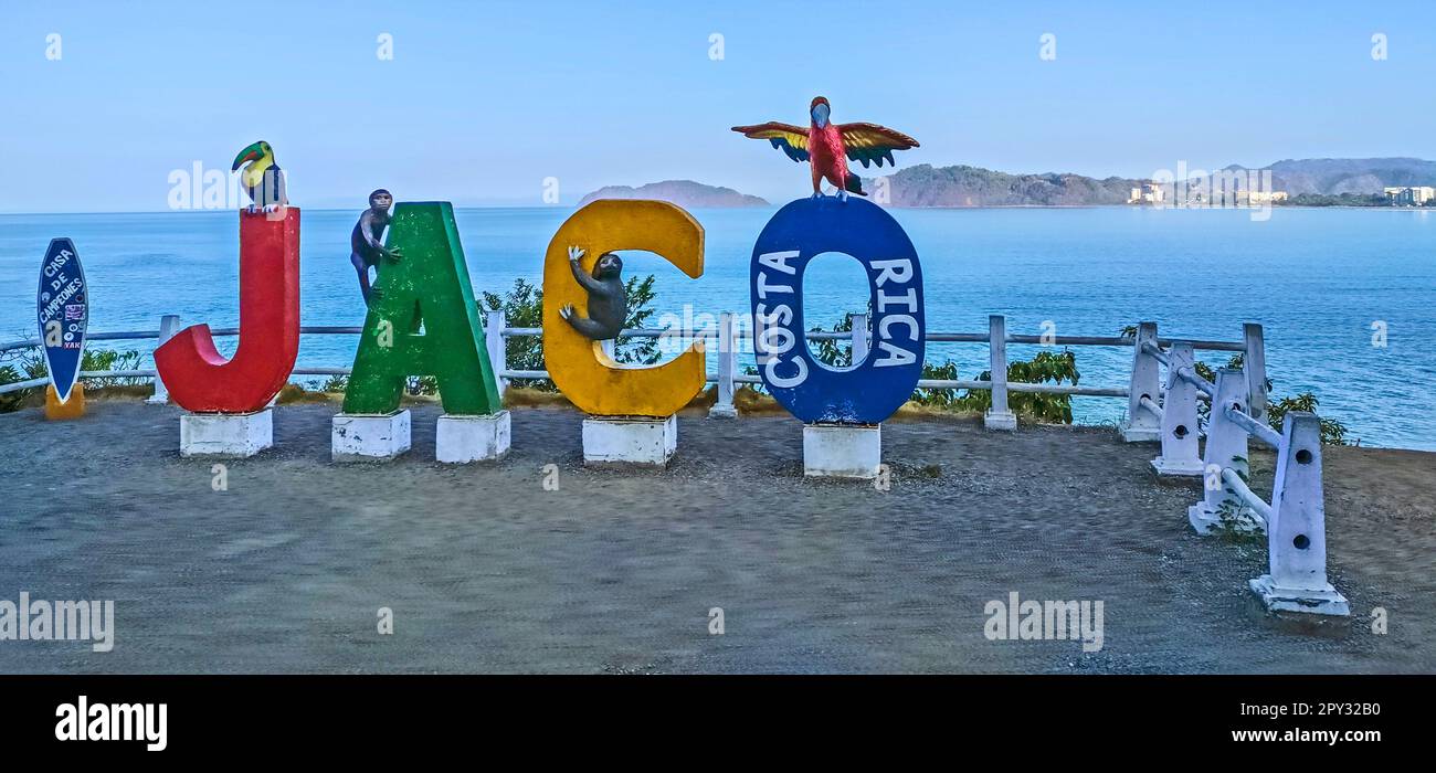 Jaco, Costa Rica - Eine Straßenwerbung für die Stadt Jaco. Jaco ist zu einem beliebten Urlaubsziel für Costa Ricaner und internationale tr Stockfoto