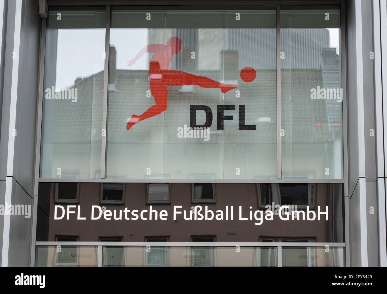 02. Mai 2023, Hessen, Frankfurt/Main: Das Logo der Deutschen Fußball ...