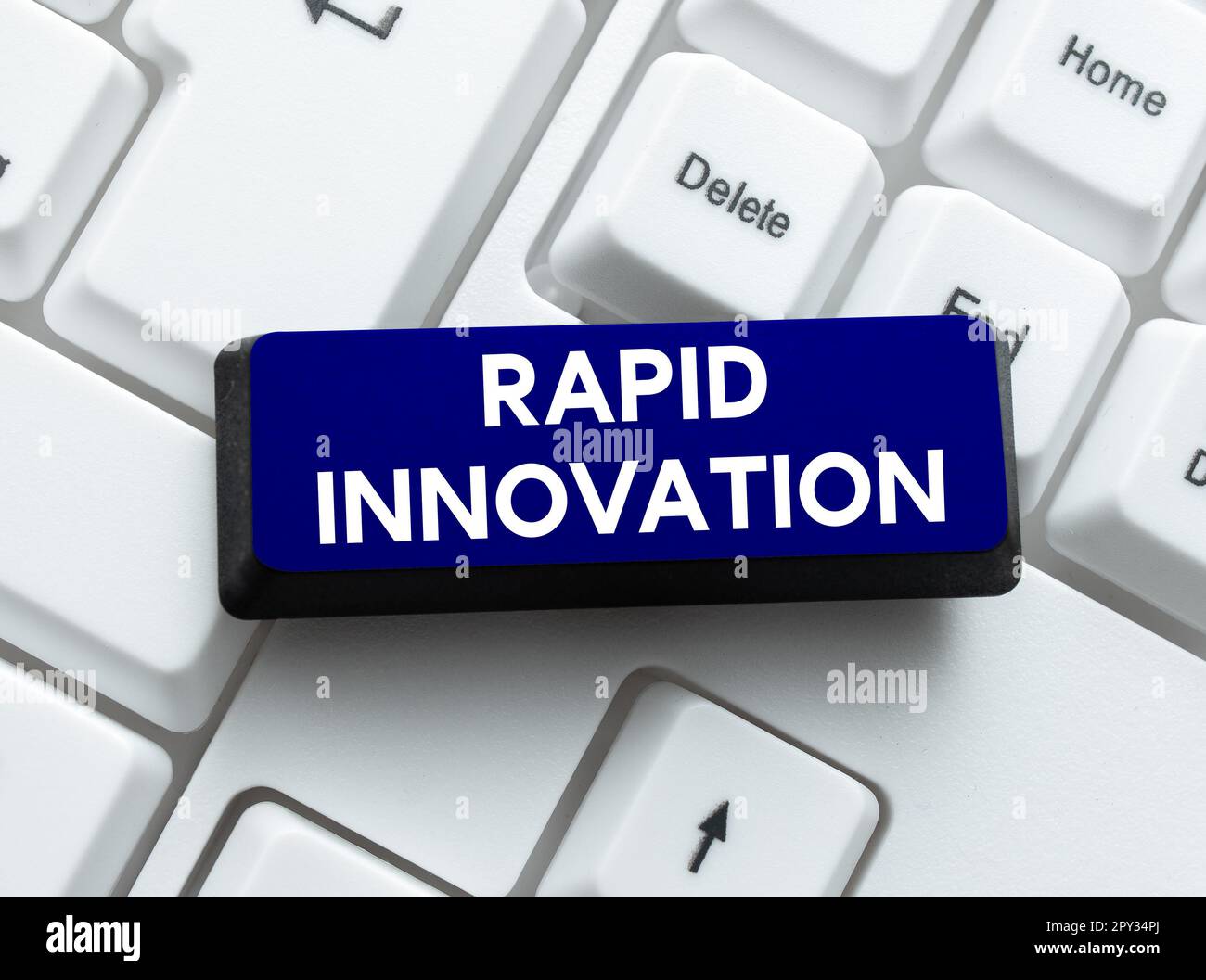 Handgeschriebenes Schild Rapid Innovation, Geschäftsidee, charakteristisch für eine Website, die Suchmaschinenalgorithmen verwendet Stockfoto