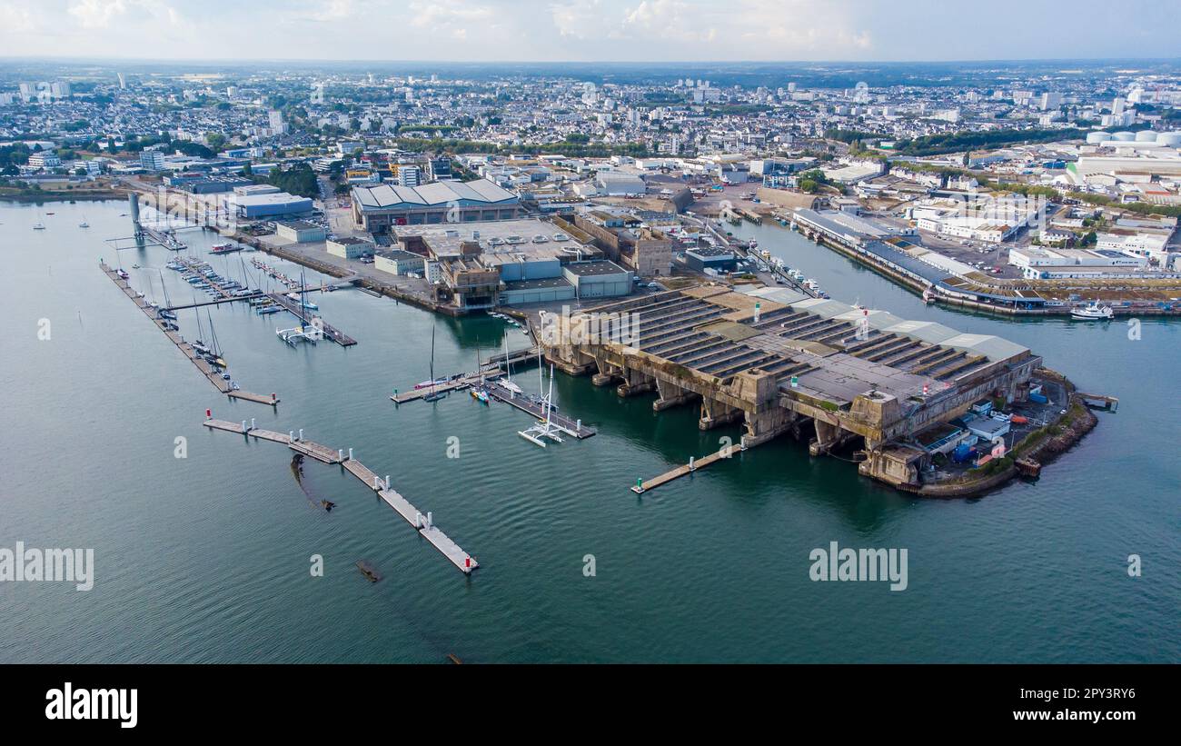 Der deutsche U-Boot-Stützpunkt Lorient aus dem Zweiten Weltkrieg in der Bretagne, Frankreich - Nazi-U-Boot-Fabrik und Bunker von Keroman (K3) an der Küste des Atlantischen Ozeans Stockfoto