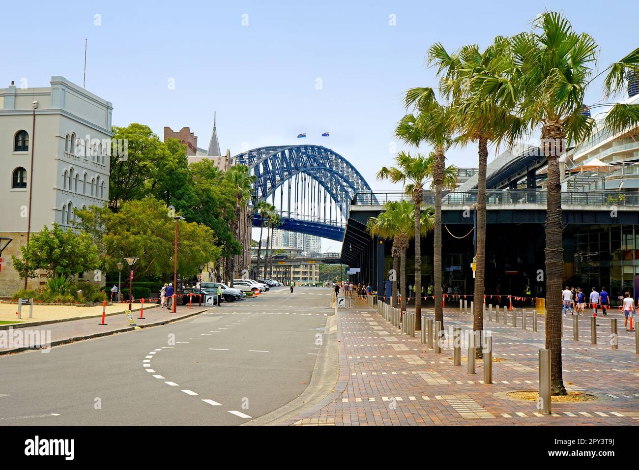 Sydney, NSW/Australien - 14/12/2019: Blick auf die Hafenbrücke von The Rocks. Stockfoto