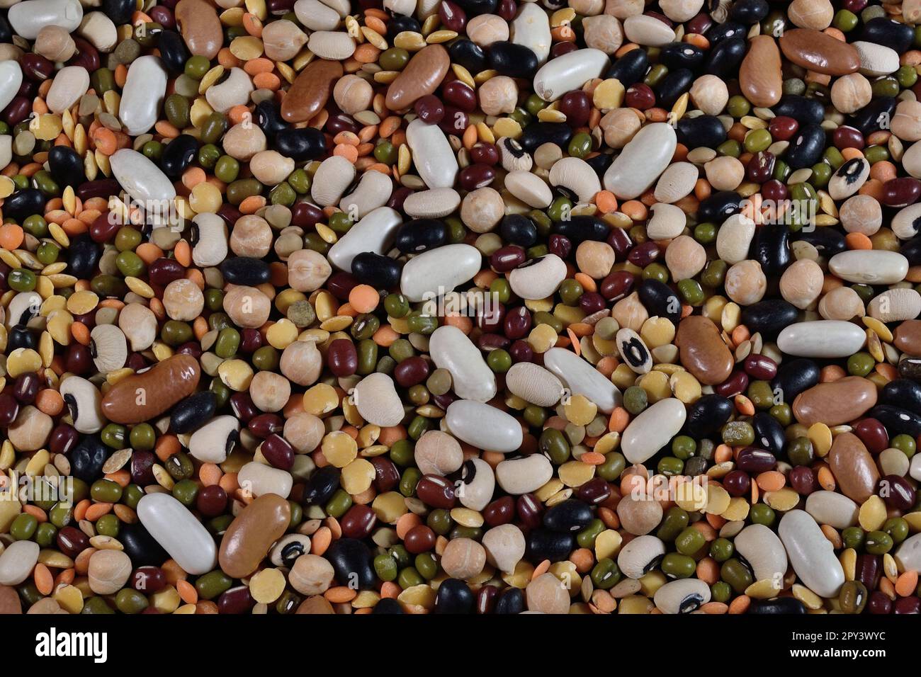 Verschiedene Arten gemischter Leguminosen, die das Bild ausfüllen. Stockfoto