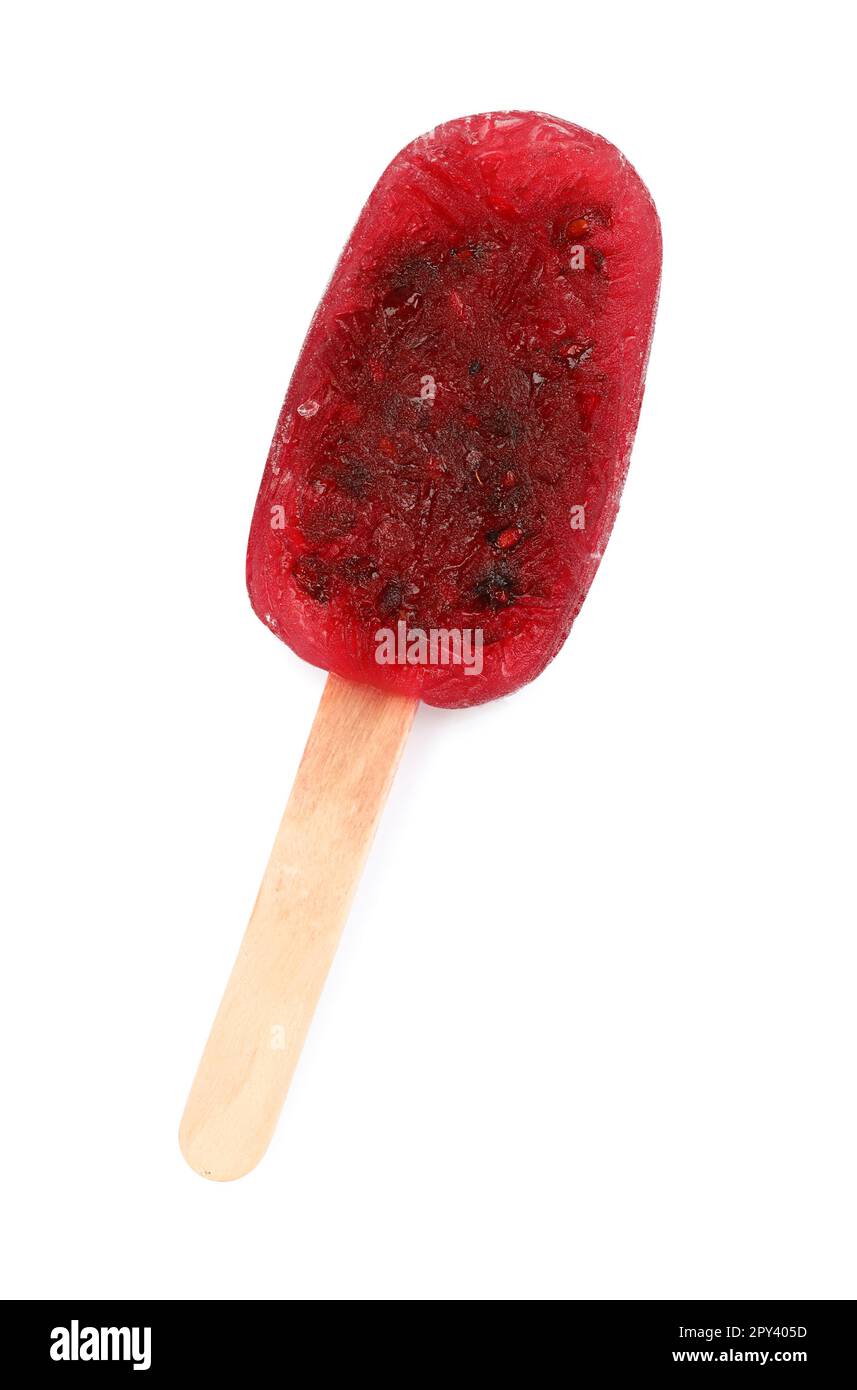 Köstliches Brombeereis isoliert auf Weiß. Obst-Eis-Eis-Eis Stockfoto