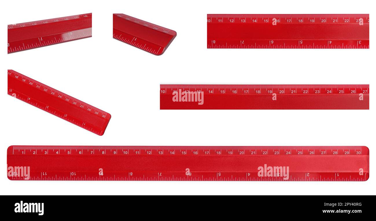 Set mit verschiedenen Linealen mit Längenmarkierungen in Zentimetern auf weißem Hintergrund Stockfoto