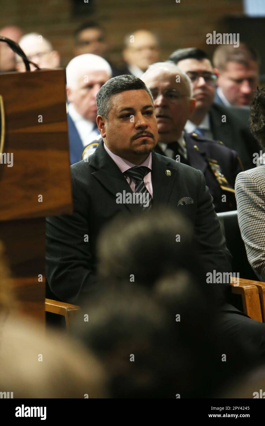 NEW YORK, NY - Mai 2: New York City Bürgermeister Eric Adams und New York City Police Commissioner Keechant Sewell halten am 2. Mai 2023 in New York City bei der jährlichen Zeremonie der NYPD Hall of Heroes Memorial auf der One Police Plaza eine Rede. Chris Moore/MediaPunch Stockfoto