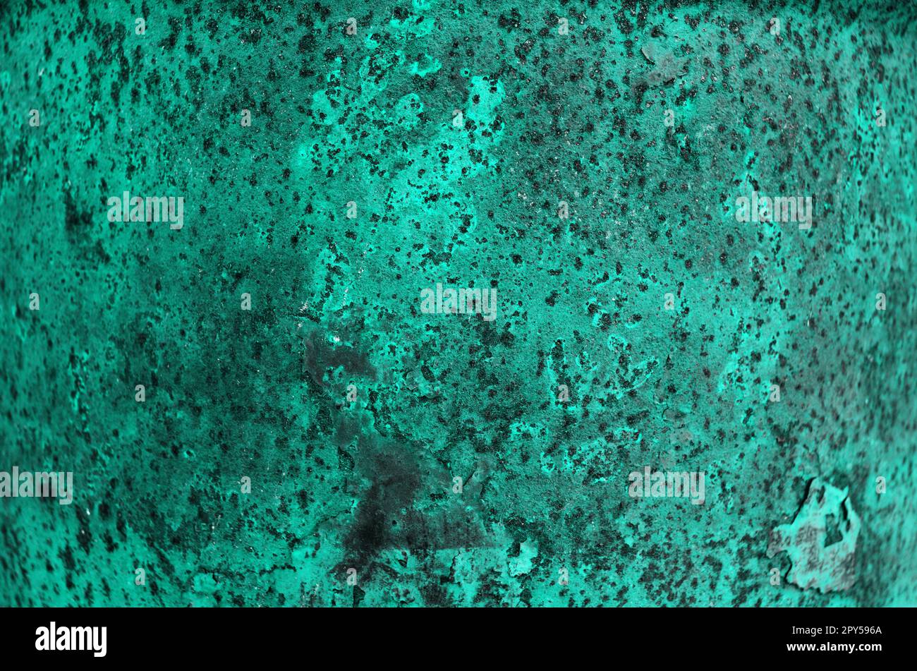 Blaugrüner Hintergrund. Abstrakter Hintergrund. Getönte raue Metalloberflächentextur. Stockfoto