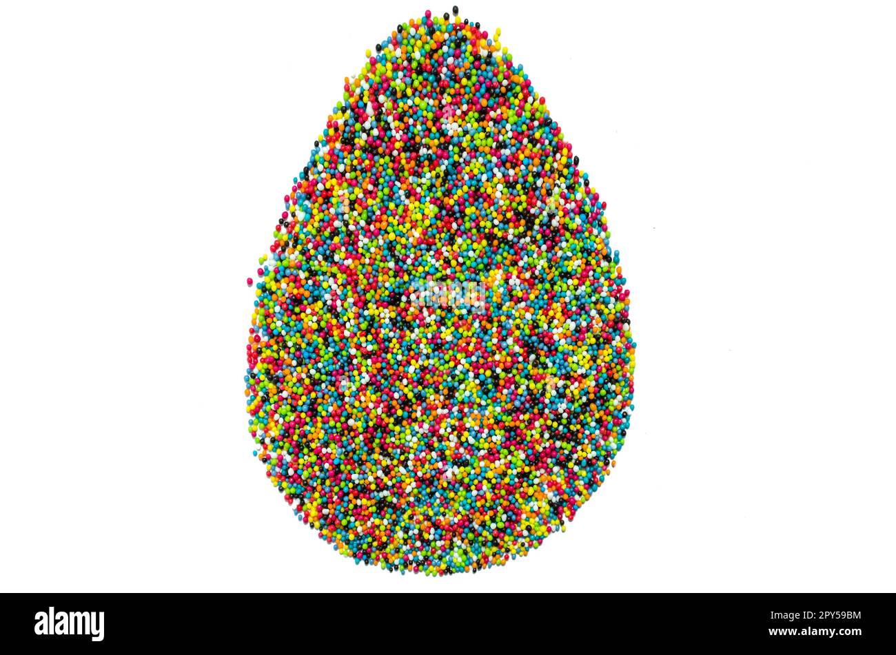 Ostersprinkle, Süßwaren in Form von Eiern, isoliert auf weißem Hintergrund Stockfoto
