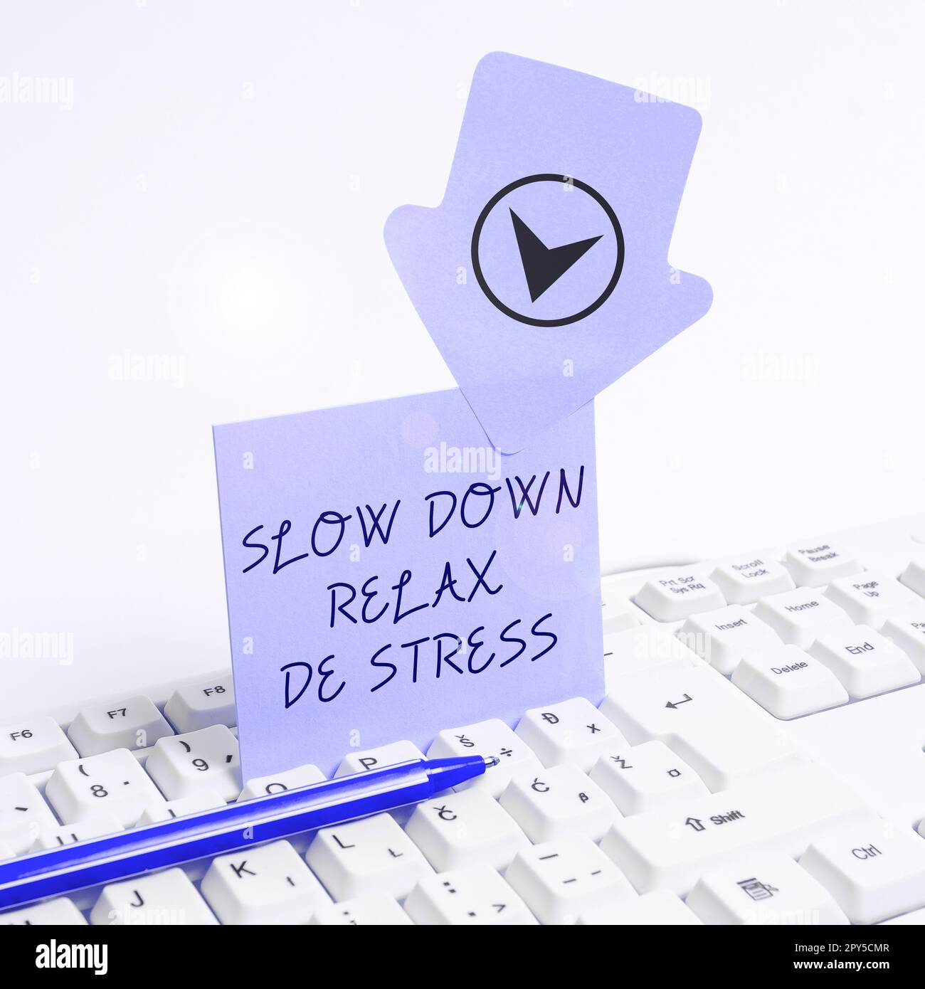 Textbeschriftung mit Slow Down Relax De Stress. Wort für "Pause machen" Stresspegel reduzieren Ruhe bewahren Stockfoto