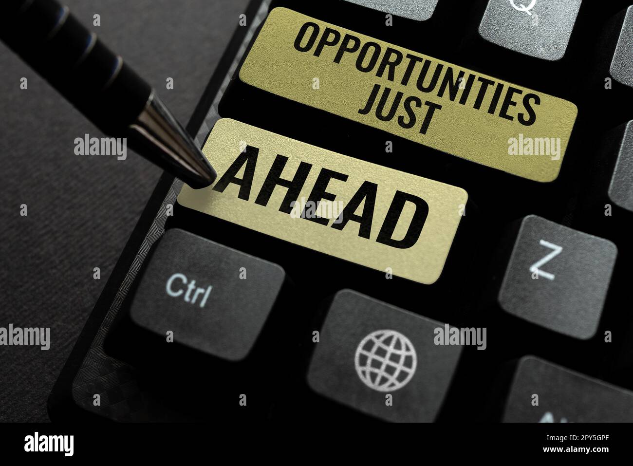 Text mit Inspirationsmöglichkeiten direkt vor uns. Geschäftsideen Zusammenstellung von Umständen, die es ermöglichen, etwas in kurzer Zeit zu tun Stockfoto