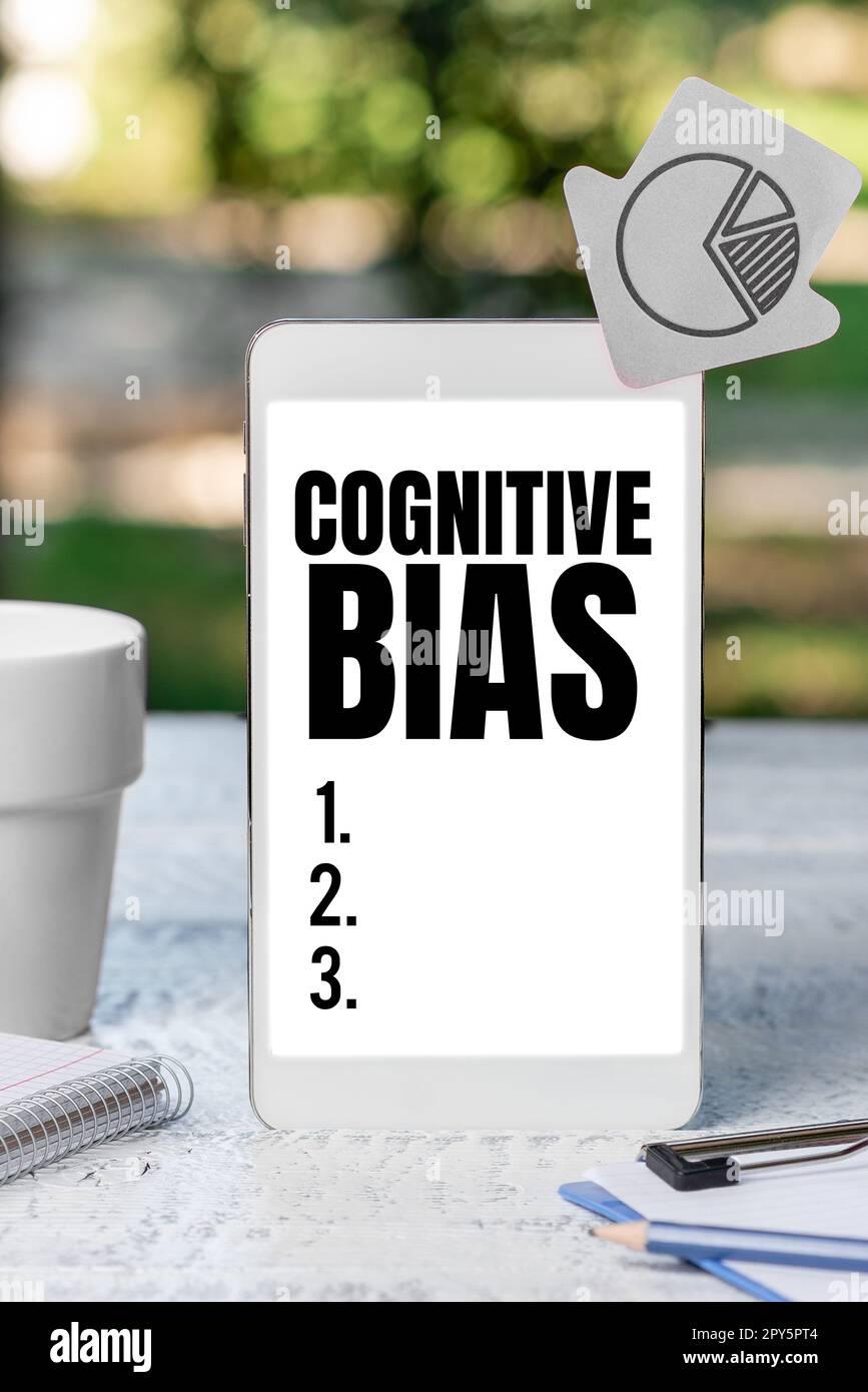 Handgeschriebenes Zeichen kognitive Vorurteile. Geschäftsideepsychologische Behandlung psychischer Störungen Stockfoto