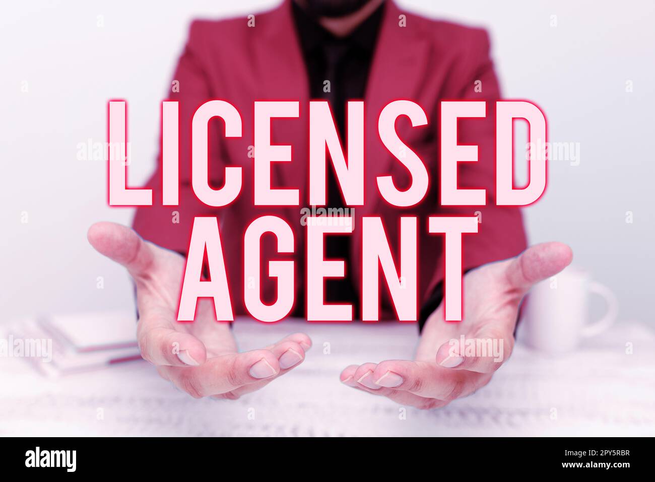 Textzeichen mit der Bezeichnung „Licensed Agent“. Geschäftsansatz autorisierter und akkreditierter Verkäufer von Versicherungspolicen Stockfoto