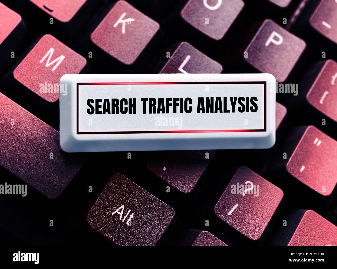Schild mit Anzeige von Search Traffic Analysis. Konzeptioneller Fotoservice, mit dem Internetnutzer nach Inhalten suchen können Stockfoto