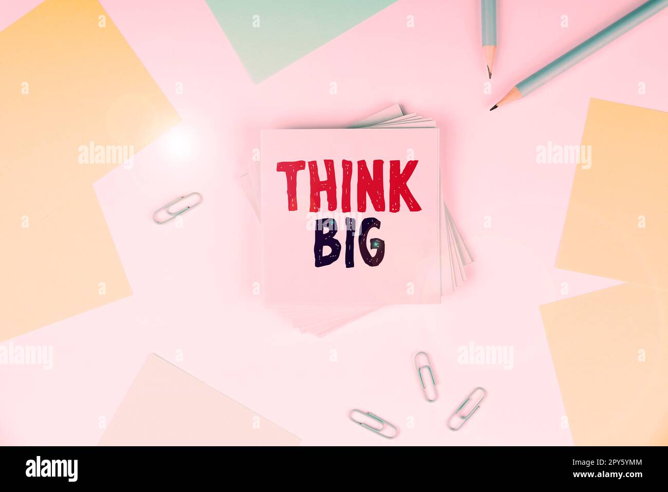 Handgeschriebener Text Think Big. Geschäftsidee zur Planung für etwas Wertvolles für sich selbst oder für die Vorbereitung Stockfoto