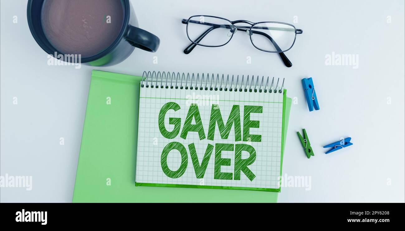 Das Schild zeigt Game Over an. Geschäftsidee Eine Situation in einem bestimmten Sport, die sein Finale erreicht oder endet Stockfoto