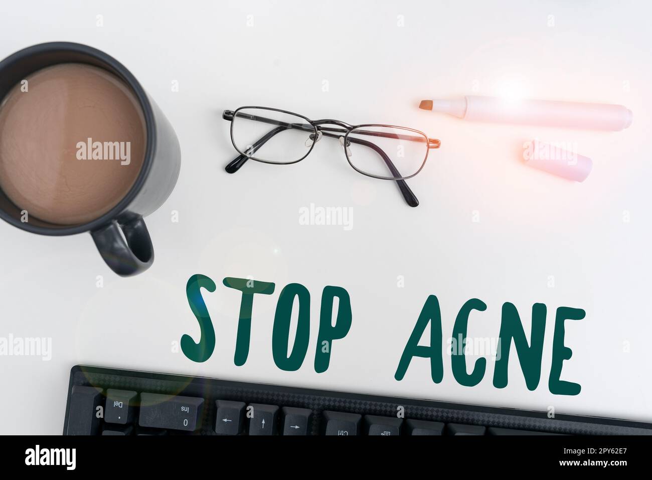 Konzeptionelle Darstellung Stop Acne. Internetkonzept steuert das Vorkommen entzündeter Talgdrüsen in der Haut Stockfoto