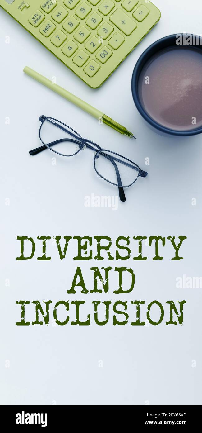 Schreiben mit Text Diversity and Inclusion. Der menschliche Unterschied umfasst die ethnische Zugehörigkeit des Geschlechts Stockfoto