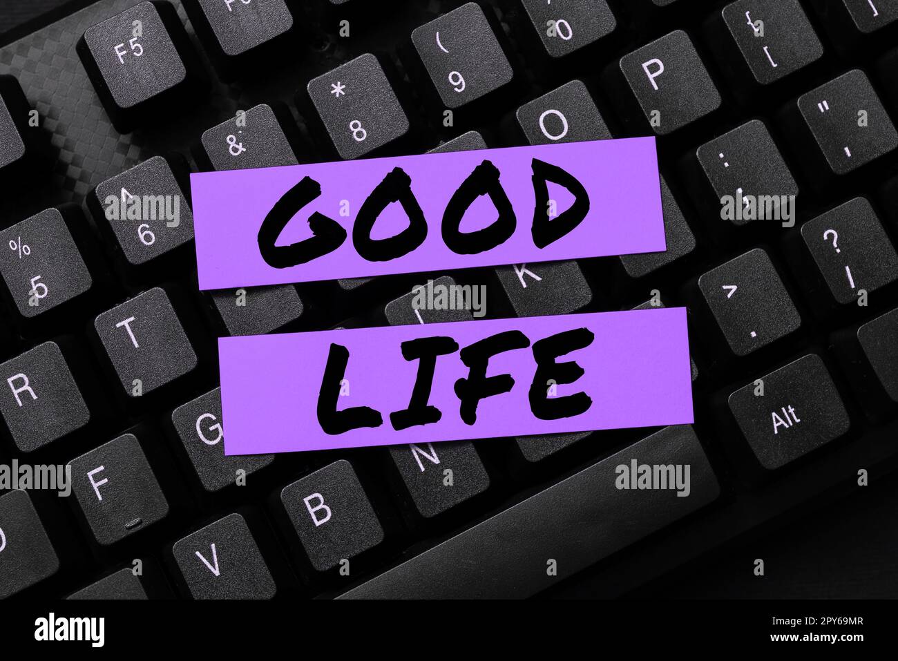 Schild mit der Aufschrift Good Life. Ein Wort über ein komfortables und luxuriöses Leben mit wenigen Problemen oder Sorgen Stockfoto
