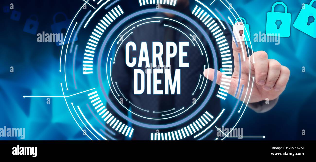 Handschriftliches Schild Carpe Diem. Ein Wort, das auf einem öffentlichen Fest geschrieben wurde, auf dem die Leute Musik und Tanz spielen Stockfoto