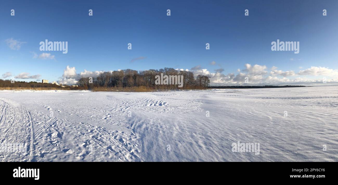Winter Seeufer Panorama sonnige Landschaft Stockfoto