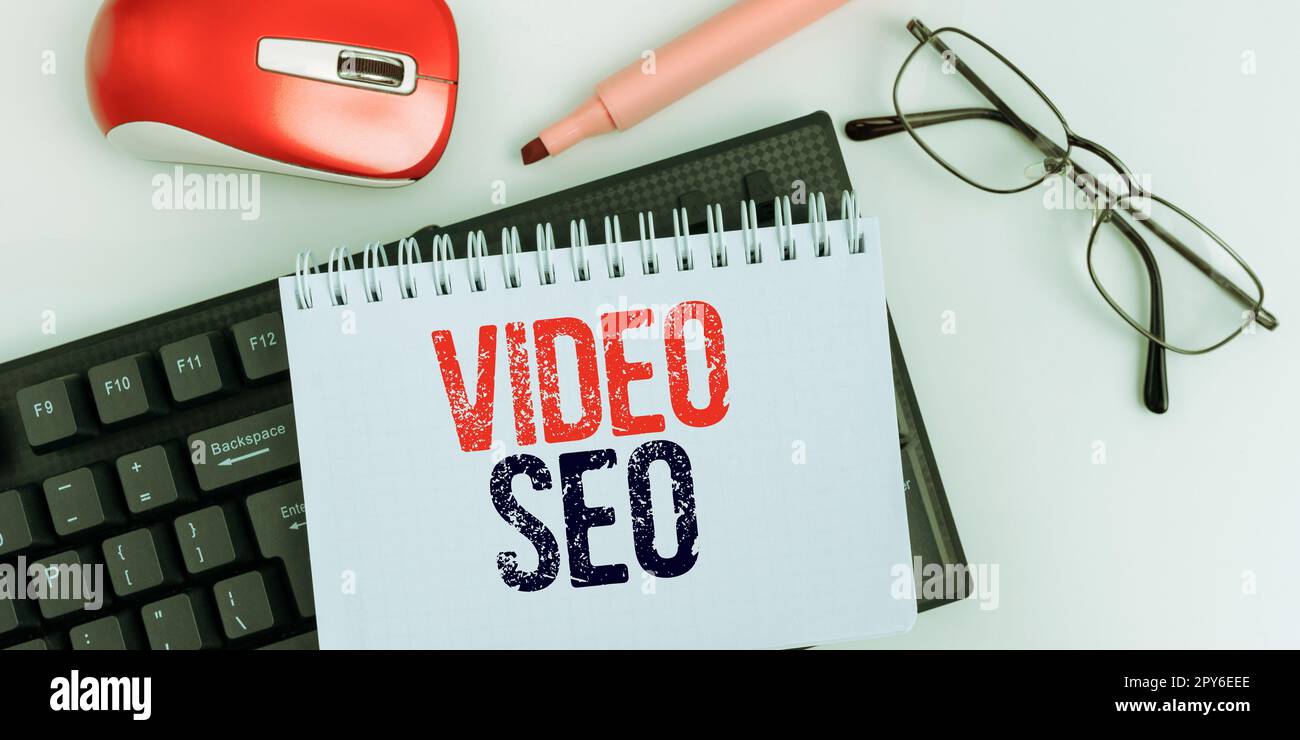 Handschriftliches Schild Video Seo. Geschäftskonzept der Prozess zur Verbesserung der Platzierung oder Sichtbarkeit eines Videos Stockfoto