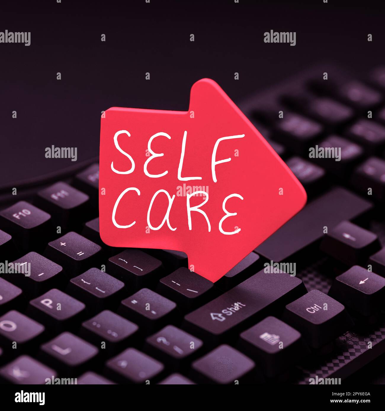 Handschriftlicher Text Self Care. Konzept bedeutet, Ihren eigenen Körper ohne professionellen Berater zu beruhigen Stockfoto