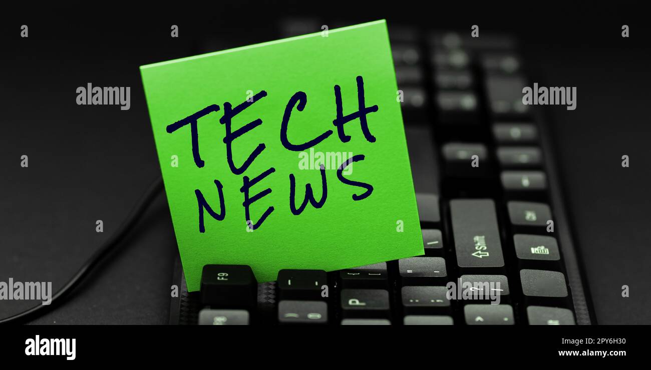Text wird angezeigt Tech News. Wort für neu erhaltene oder bemerkenswerte Informationen über Technologie Stockfoto