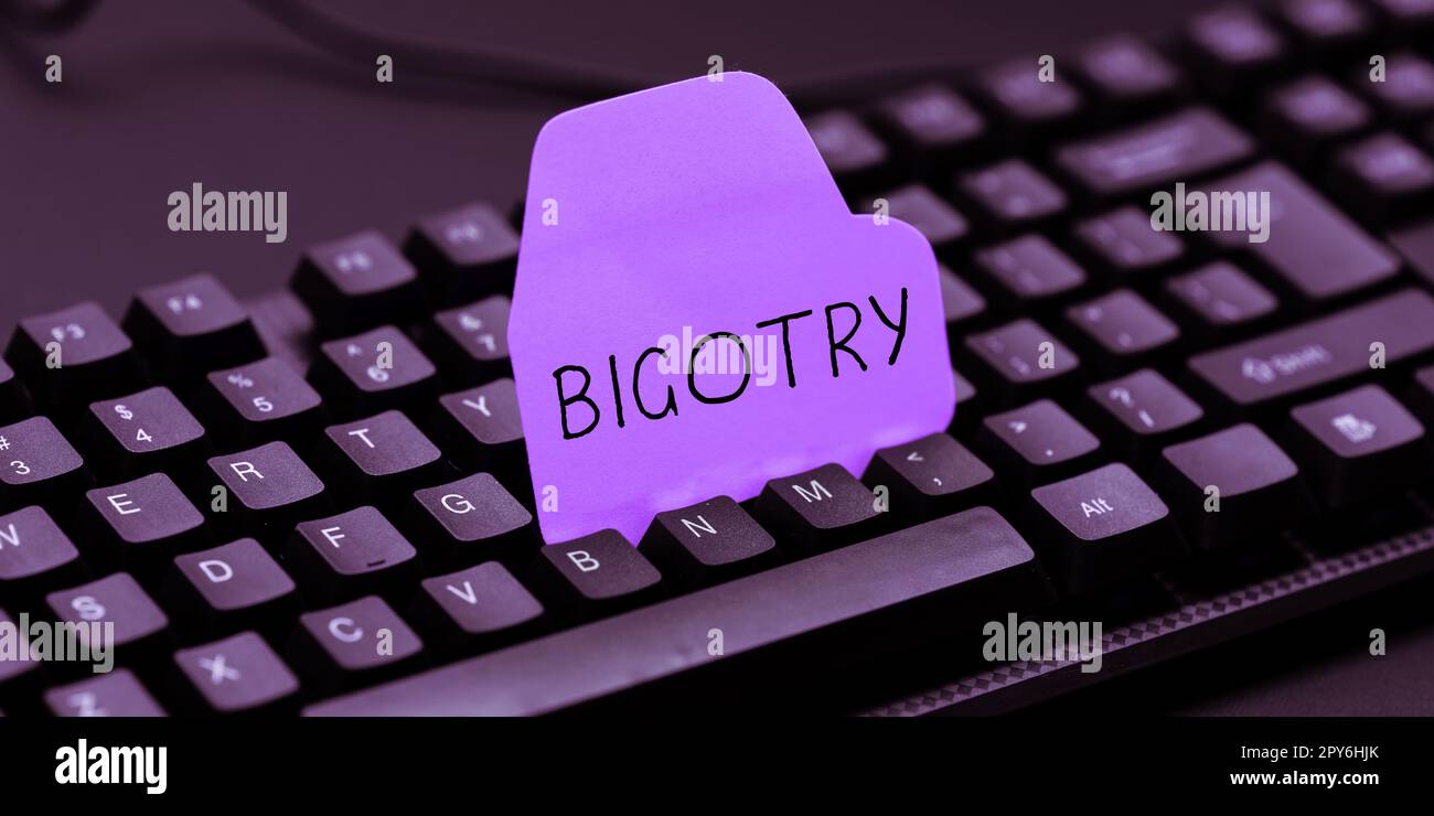 Handschriftlicher Text Bigotterie. Begriff, der starrsinnige oder intolerante Hingabe zu seinen eigenen Meinungen und Vorurteilen bedeutet Stockfoto