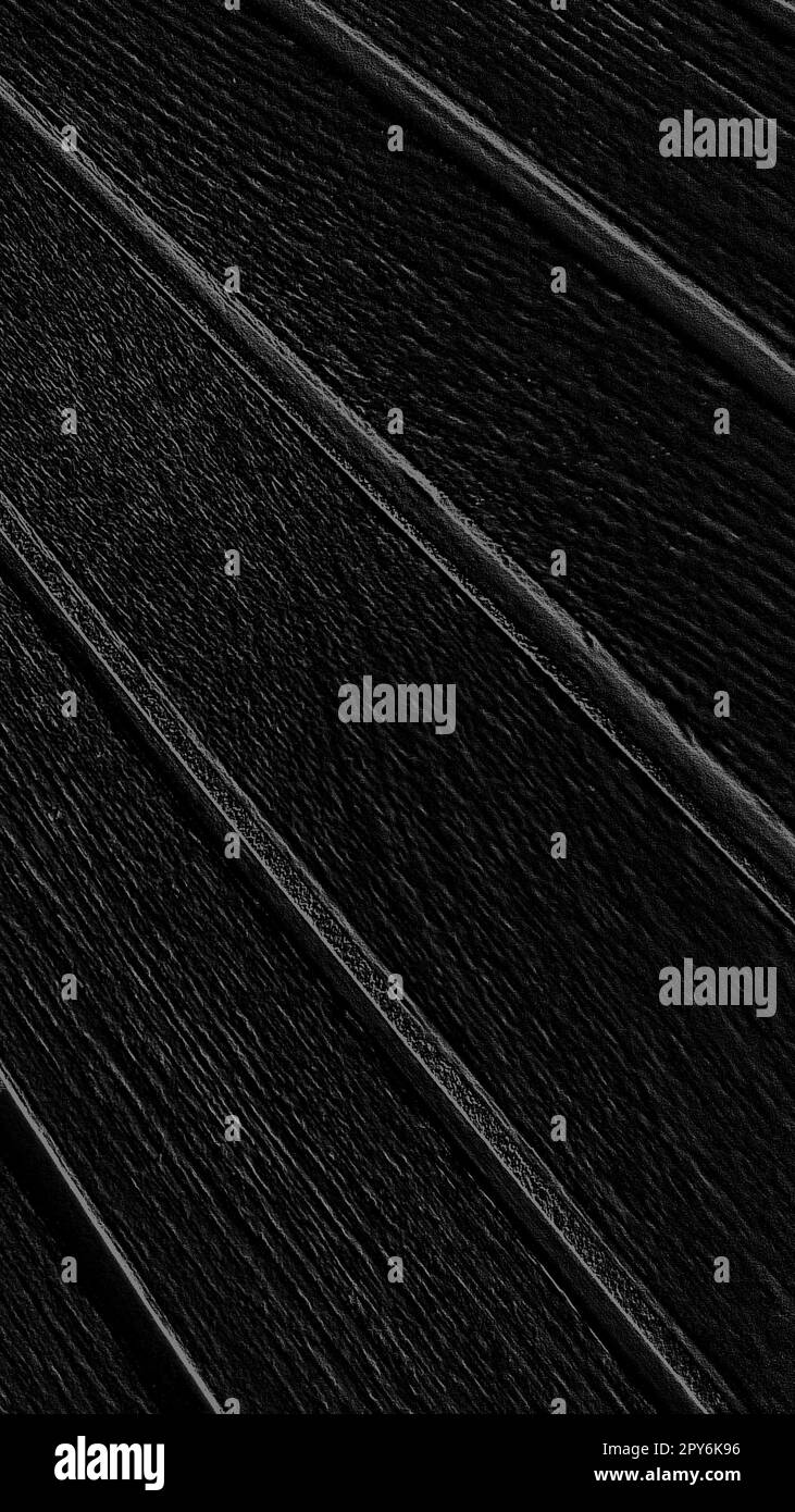 Schwarzer abstrakter Hintergrund mit diagonalen Streifen, vertikales Bild. Einfarbige Holzstruktur Stockfoto