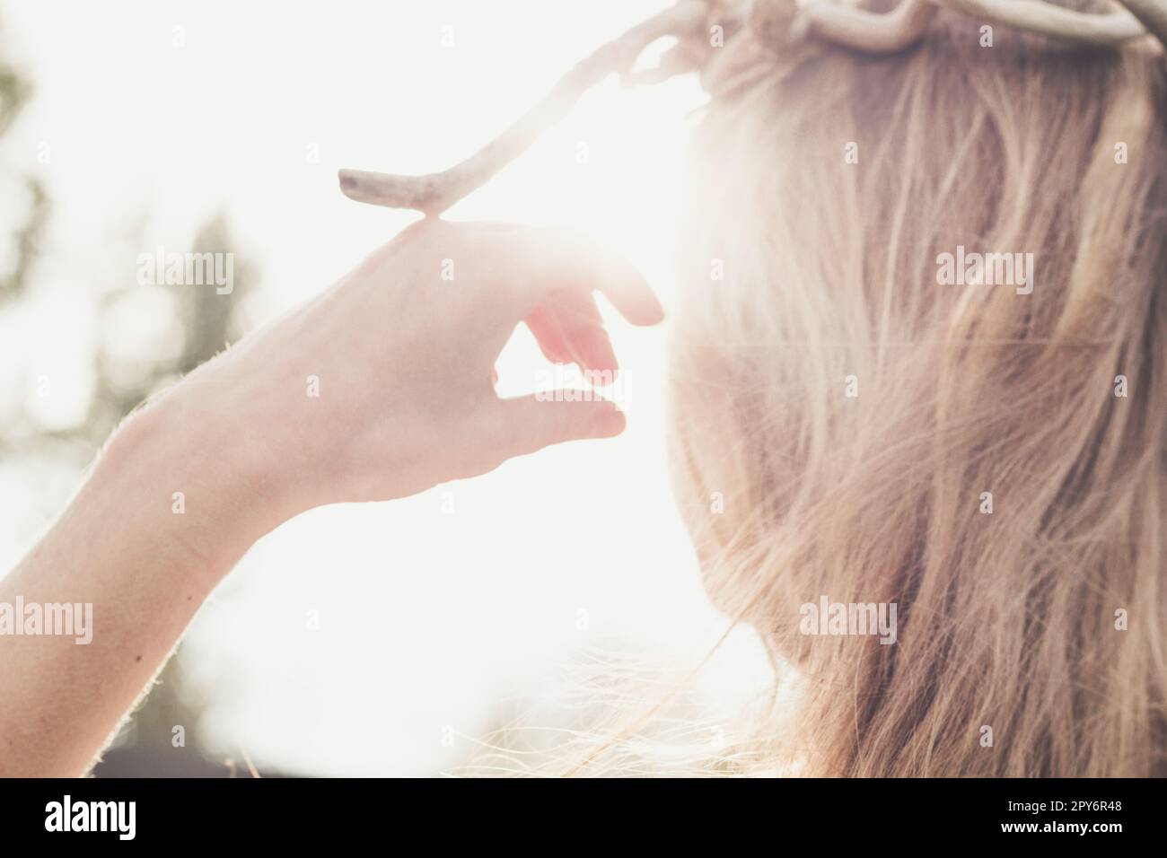 Nahaufnahme der jungen blonden Dame Konzeptfoto Stockfoto