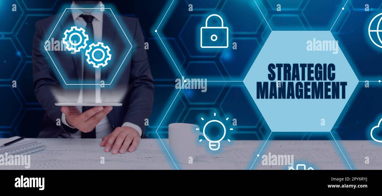 Schreiben mit Anzeige des Textes Strategic Management. Wort für Formulierung und Umsetzung der wichtigsten Ziele Stockfoto