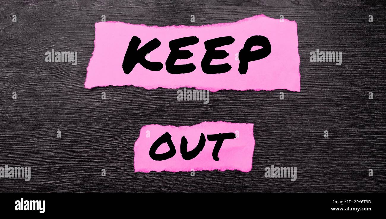 Textbeschriftung präsentiert Keep Out. Konzeptfoto, um zu verhindern, dass jemand oder etwas in ein Gefahrenschild hineinfährt Stockfoto