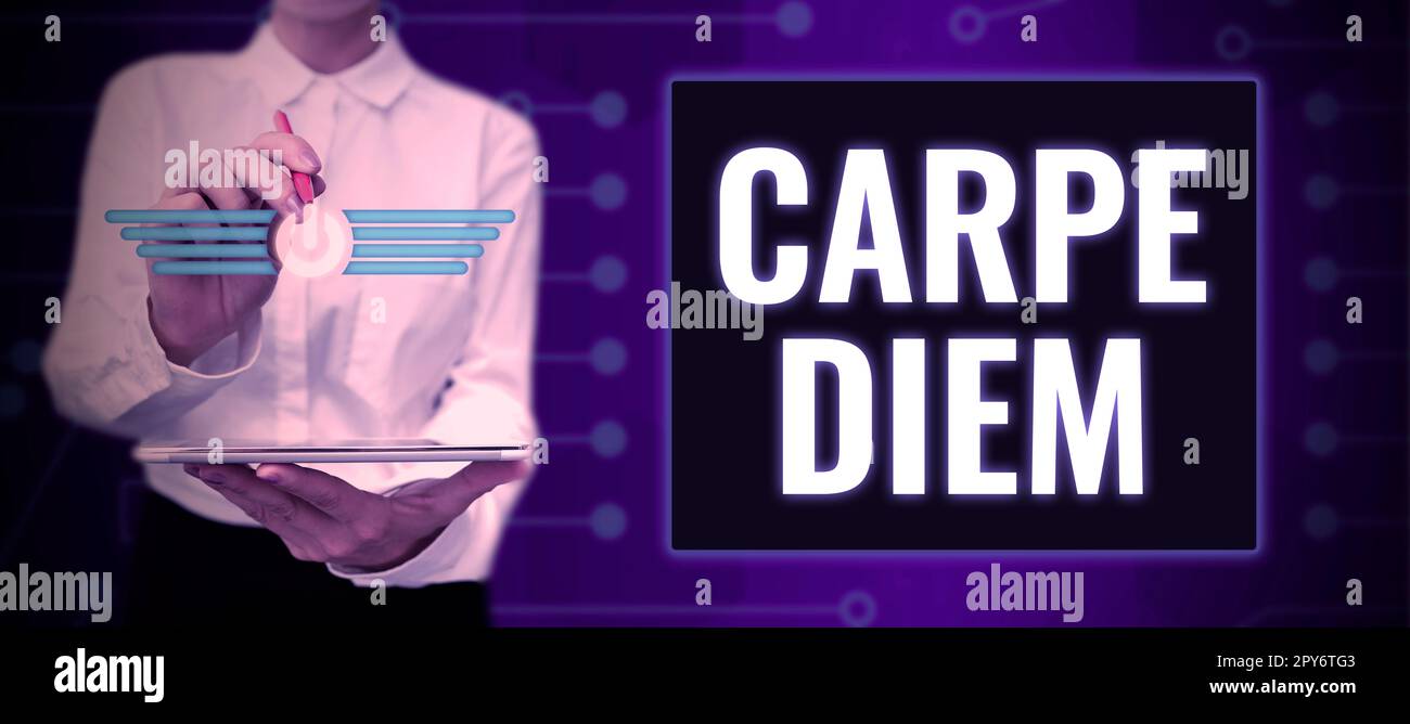 Konzeptionelle Darstellung Carpe Diem. Ein Wort, das auf einem öffentlichen Fest geschrieben wurde, auf dem die Leute Musik und Tanz spielen Stockfoto