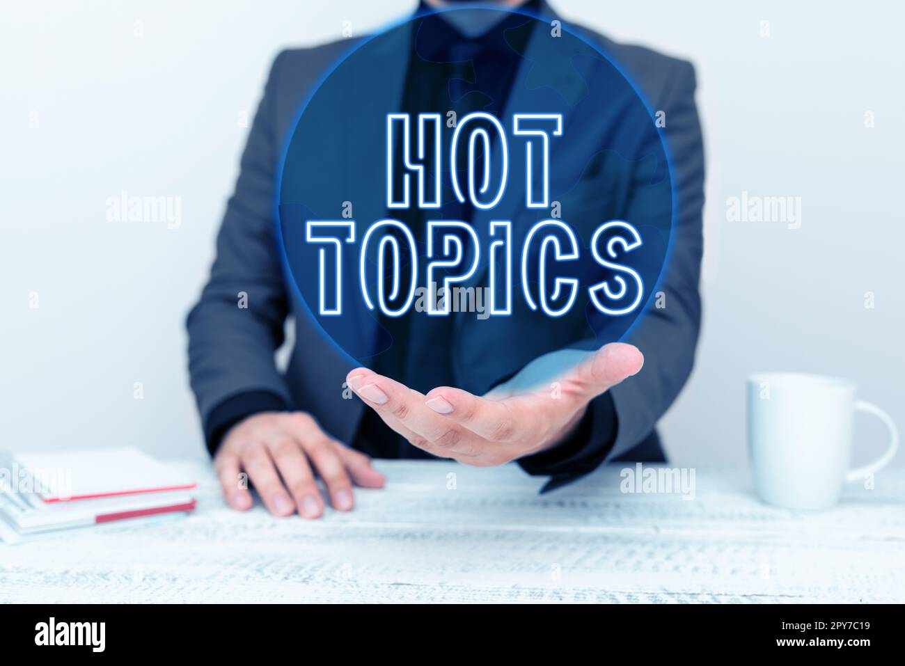 Konzeptionelle Beschriftung – Hot Topics. Konzept bedeutet Thema, das viele Menschen diskutieren Stockfoto