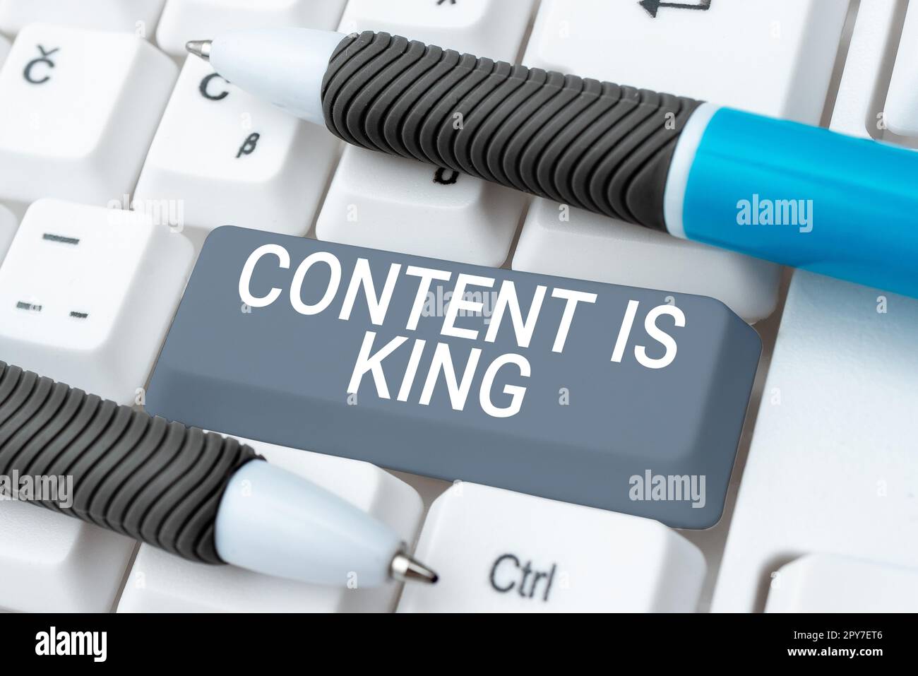Die Textbeschriftung, die den Inhalt präsentiert, ist König. Geschäftsidee Inhalt ist das Herzstück der heutigen Marketingstrategien Stockfoto