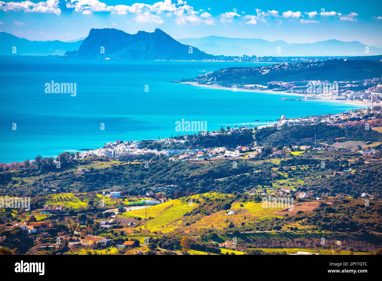 Panoramablick auf die Mittelmeerküste und Gibraltar geradeaus Stockfoto