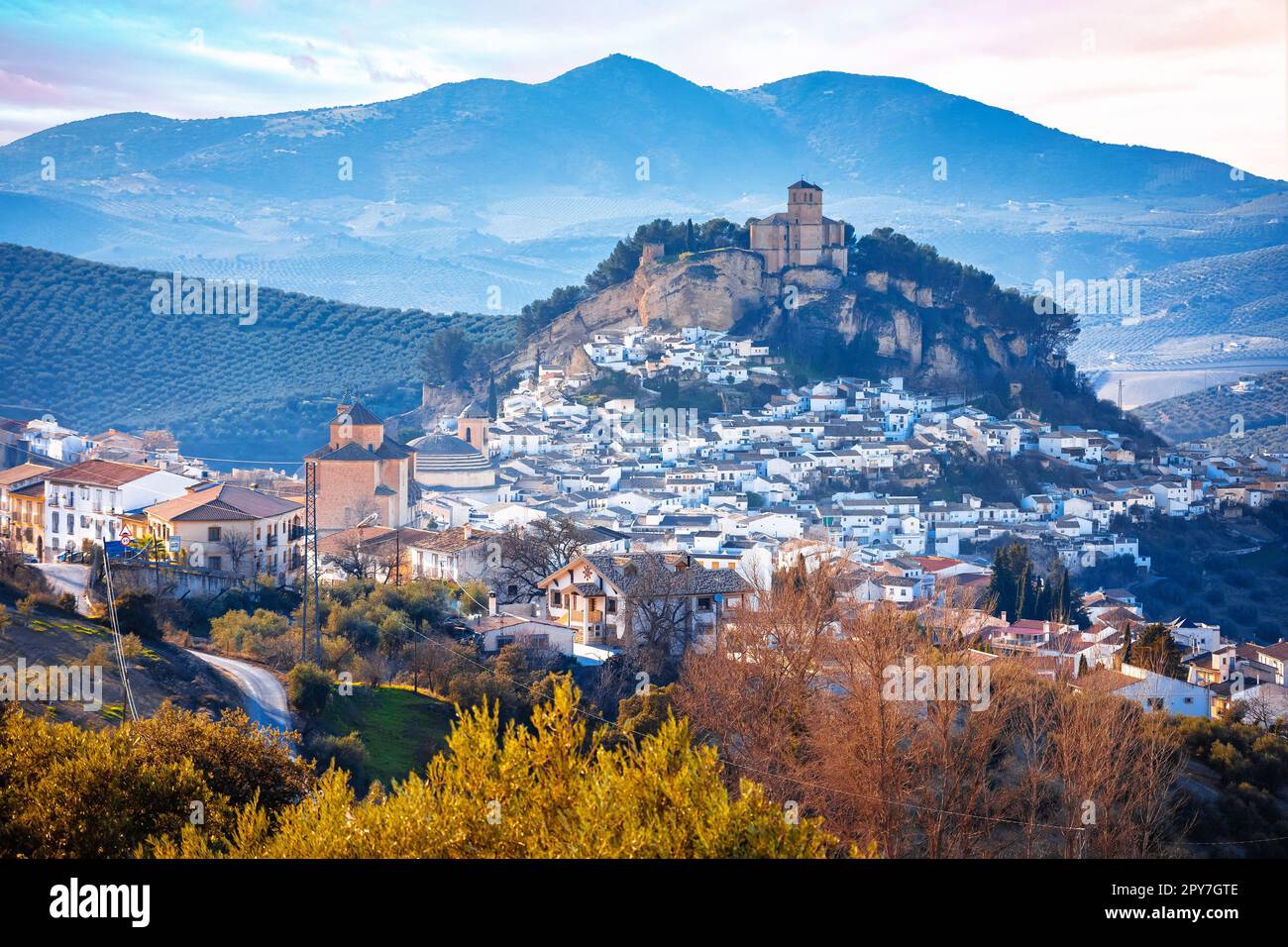 Malerisches weißes Dorf Montefrio in der Nähe von Granada Stockfoto